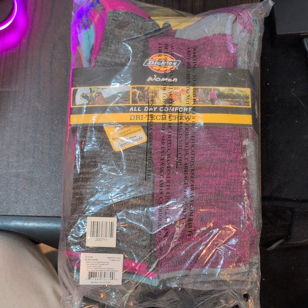 Dickies Dri-Tech Women’s 6-Pair Crew Socks One Size Multicolor Cushioned